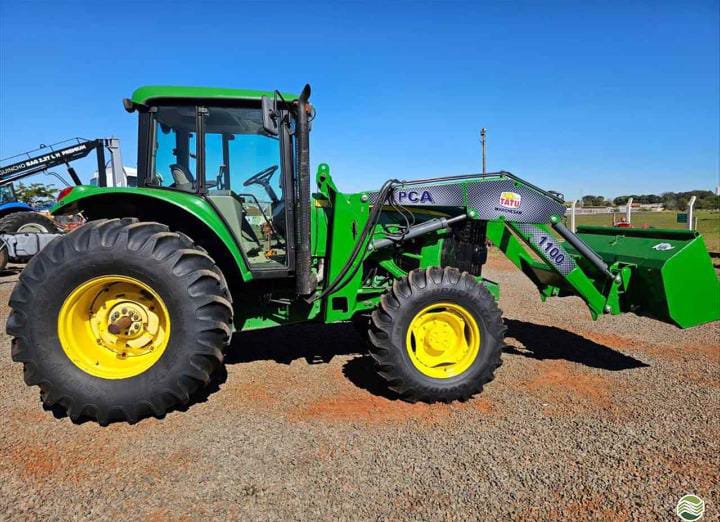 Trator John Deere 6130j