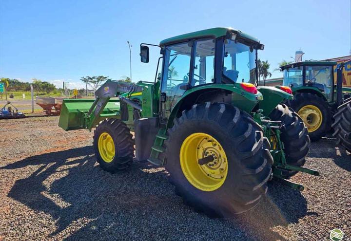 Trator John Deere 6130j