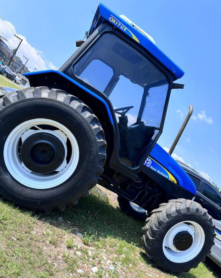 TRATOR NEW HOLLAND TL-75