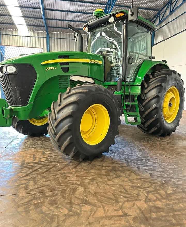 John Deere 7230J 